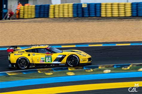 24 Heures Du Mans 2015 Corvette C7r 64 Dans Le Virage Dunlop Mon