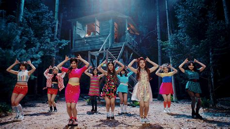 Park, who produced twice' hit signal back in 2017. TWICE、日本語楽曲でのMVを初公開 | BARKS