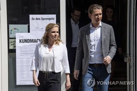 야동에서 여자 분수해주는 것처럼 뿜는건 아니여도. "쿠르츠 총리의 오스트리아 중도우파, 유럽의회 선거서 약진 ...