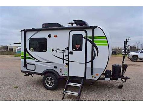 8 Best Small Campers Under 2000 Lbs With Bathrooms Rvblogger Small