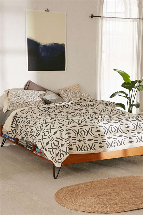 Download Spring Bedding Ideas: Abstract and Geometric Motifs