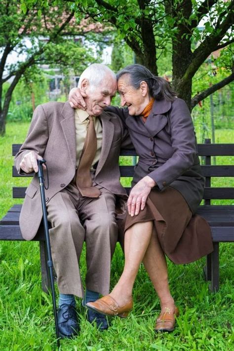 35 Photos Of Cute Old Couples That Will Give You The Ultimate Cute Old