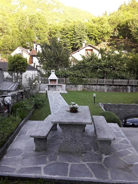 Un mondo in pietra ha realizzato con originalità e nei tempi concordati una splendida fontana! Arredo giardino in pietra con Fontane fioriere tavoli ...