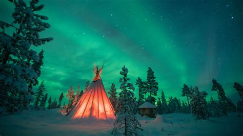 On The Hunt For The Northern Lights In Saariselkä Finland