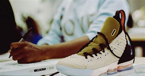 Born december 30, 1984) is an american professional basketball player for the los angeles lakers of the national basketball association (nba). Nike launcht den HFR x LeBron 16 Sneaker