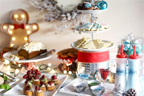 Grab your free holiday cookie party planning downloads right on down here to make assigning lists, scaling recipe amounts, and purchasing the i love cookie baking parties! DIY Cookie Decorating Station - Evite