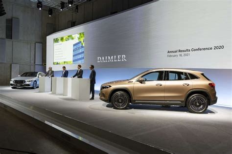 Jahresbilanz Daimler setzt auf Electric First und behält Verbrenner