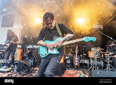 Der kanadischer SängerAlex Henry Foster & The Long Shadows live beim