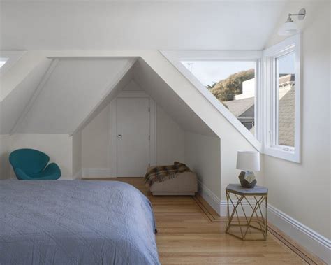 Bleumartinionline.com is such an open community that aims to provide users with a variety of ideas, schematic, plans, pictures and more. Railroad-Style House Remodeled by McElroy Architecture