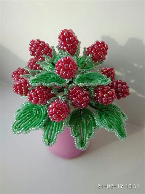 Edged and backed in green stroud. Pin by Anna McLemore on Beading - Flowers | Beaded flowers ...