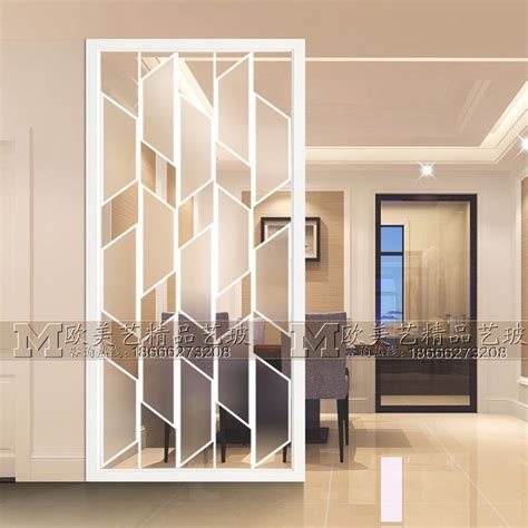 Landscapes around the house are completely unobstructed thanks to wood roof panels framing the terrace and all sides of the house, and transparent glass railings. Home art glass partition light luxury bathroom screen dry ...