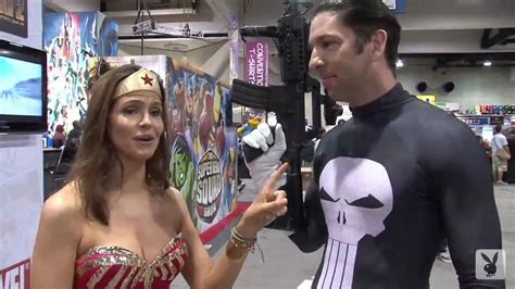 Playboy Party Girl Suzy Mccoppin At Comic Con Video Youtube
