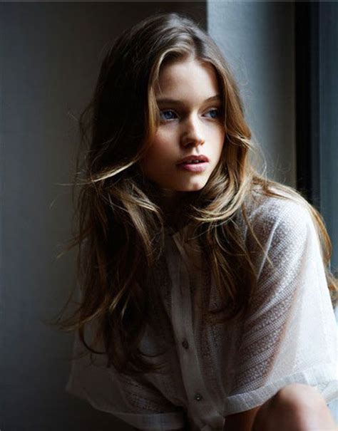 Check out these short hairstyles for women that will inspire you to call your stylist asap. Alba Ronchi adlı kullanıcının photography panosundaki Pin ...