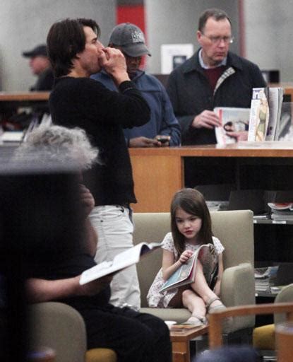 Photos Suri Cruises The Library With Dad Reads Vanity Fair