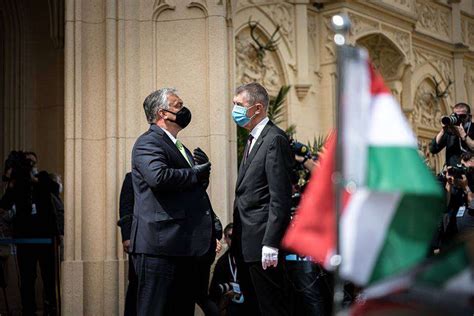 Linda experienced the upbringing of a regular new york kid up until the age of 14 when tragedy struck the kiraly family. Valami megváltozott: Orbán bőrkesztyűt és fekete maszkot ...
