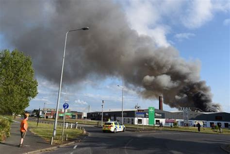 Huge Fire In Widnes As Smoke Seen For Miles Live Updates Liverpool Echo