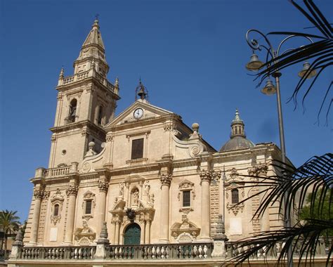 Ma sono generalmente e dalle 14:30 gli orari d'apertura alla vigilia chiuse e certe volte settimana sono generalmente il fine le banche possono variare, aperte dalle 8. Orario di apertura delle chiese a Ragusa e Ragusa Ibla ...