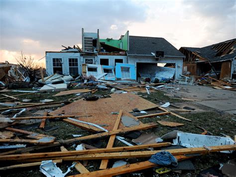 Many Homes Damaged As Tornado Rips Through Mich Cbs News