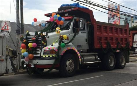 Además, los deportes colectivos van cerrando las fases de grupos y empiezan a perfilar sus posiciones para los cruces o sorteos posteriores. Pocos pilotos aún siguen la tradición en su día - Publinews