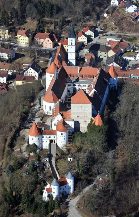 Luftaufnahme Wörth an der Donau Schloss Wörth in Wörth an der Donau