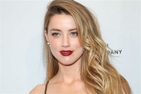 Cure American Actress Amber Heard In Red Lips Photo Hd Wallpapers