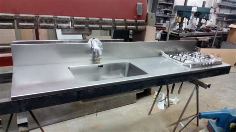 Si vas a reformar la cocina seguramente estarás buscando cual es la. Encimeras de cocina y muebles en acero inoxidable