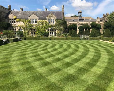 Lawn Mowing Patterns 6 Designs Plus Tips On How To Do It Gardeningetc