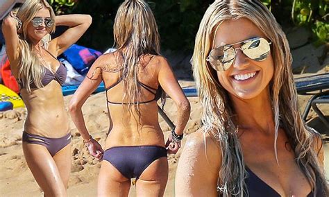 Flip Or Flop S Christina El Moussa Shows Off Bikini Body Daily Mail Online