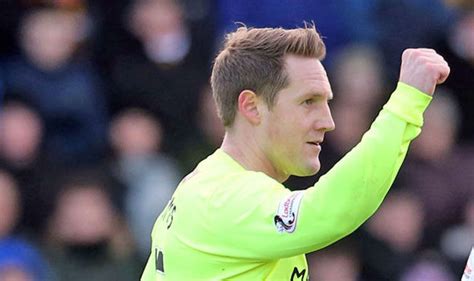 Celtic News Hibs Keen To Extend Kris Commons Deal Football Sport Uk