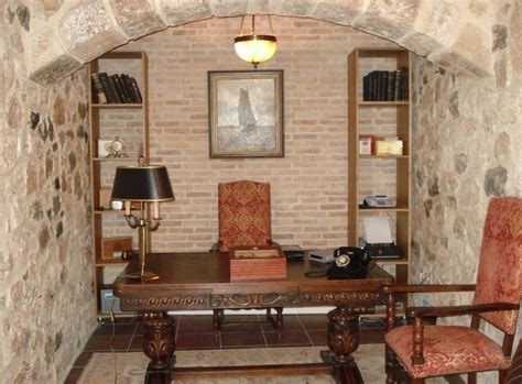 Visita il sito intesasanpaolo.com e scopri la tua nuova banca online: Casa Di Veneto, Hersonissos | Purple Travel