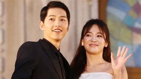 A marriage is not only a private matter but also a meeting between two families, so it was a delicate situation in many ways. Fans Spot Song Joong Ki And Song Hye Kyo Enjoying Their ...