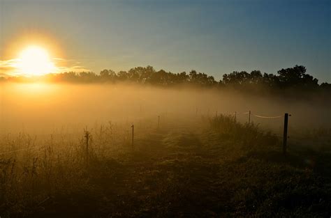 Sonniger Morgen im Herbst... Foto & Bild | sonnenaufgänge, himmel ...