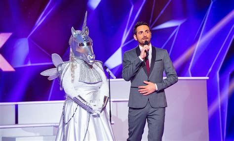 Mask singer is a french reality television series that is based on the format of the south korean television game show series king of mask singer by munhwa broadcasting corporation. Laurence Boccolini : l'adorable réaction de sa fille ...