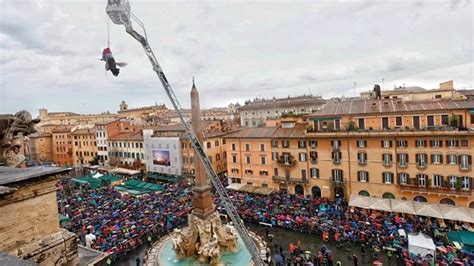 Befana A Piazza Navona Il Lavori Di Ama Per Garantire Pulizia