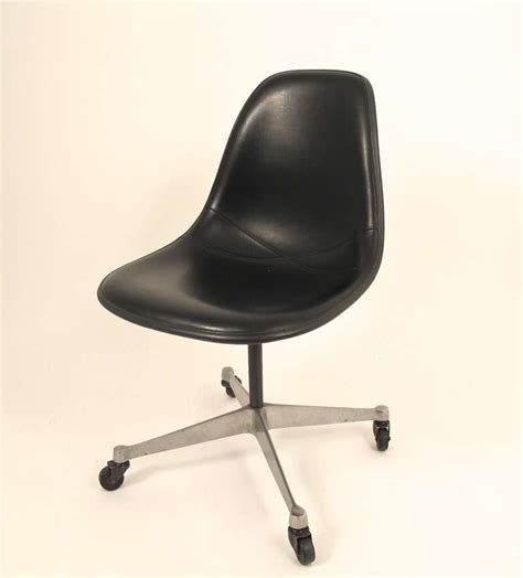Eames vintage original eiffel wire dkr mcm black chair by herman miller. Vintage Eames Shell Chair for Herman Miller at 1stdibs