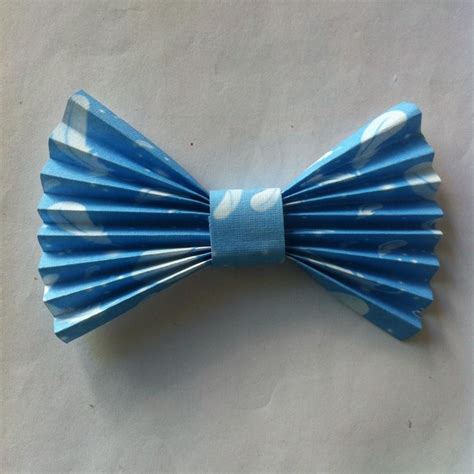 Here are some easy little diy paper bows you can make. DIY Paper Bow Tie Father's Day Card | Construction paper crafts, Fathersday crafts, Fathers day ...
