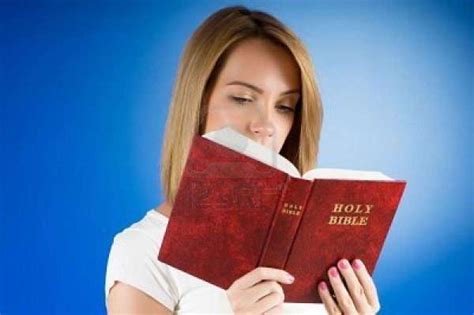 Joven Leyendo La Biblia 1 Copy La Radio Del Templo De La Alabanza
