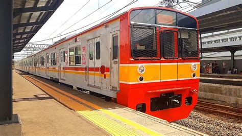 Kereta Api Krl Commuter Line Bogor Dan Tangerang Di Stasiun Duri