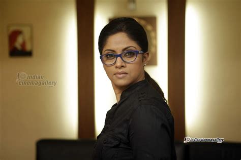 Nadiya Moidu Actress Photos Stills Gallery