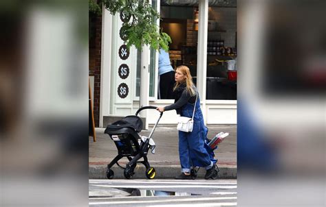 Pics Claire Danes Enjoys Mommy Me Day Out With Her Newborn Son