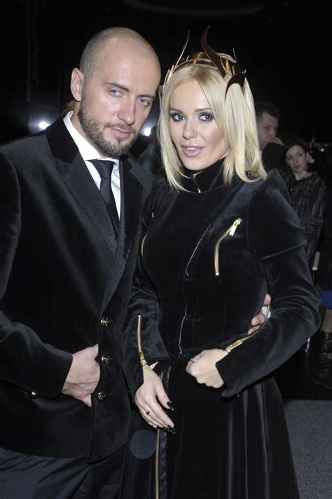 Přehled biografie zajímavosti videa galerie diskuze ocenění biografie tento tvůrce zatím nemá přidanou biografii. Kim jest mąż Dody, Emil Stępień? (ZDJĘCIA) - Kozaczek.pl