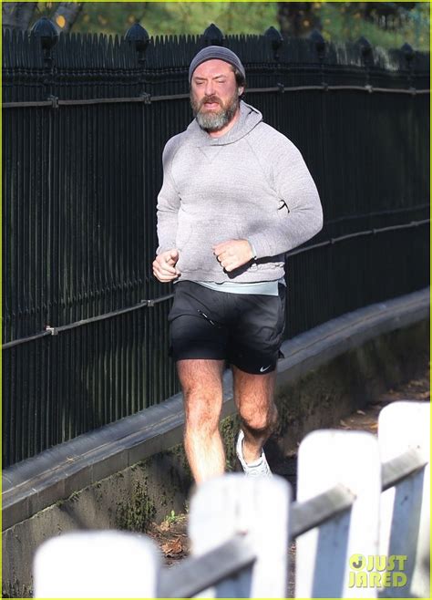 Full Sized Photo Of Jude Law Shows Off Bushy Beard While Jogging 02