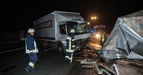 Schwerer Lkw Unfall Auf Der A2 Bei Bad Eilsen Nwde