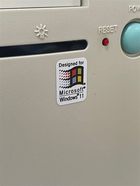 Windows 11 Case Badge Sticker White Geekenspiel
