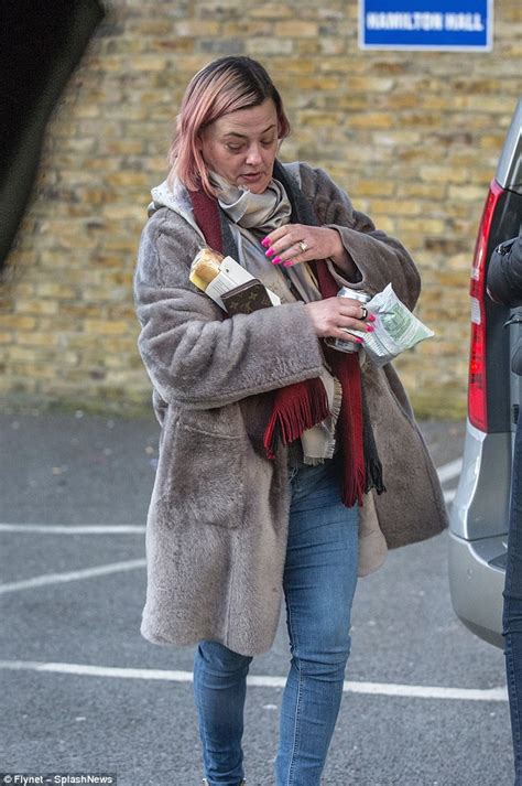 Lisa Armstrong Looks Strained As He Heads Back To Rehab Daily Mail Online