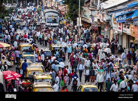 Crowded Street Mumbai High Resolution Stock Photography And Images Alamy