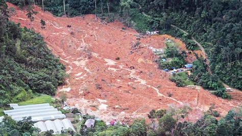 Batang Kali Landslide Thick Muddy Soils Complicate Sar Operation Jbpm