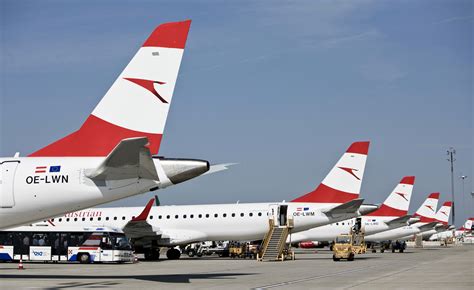 Austrian Airlines Embraer Fleet Complete 17 Oe Lwn Took Off On