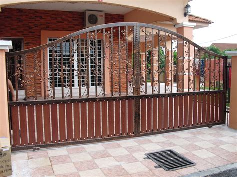 Gate wall design house fence design house main gates design small house design door design exterior wall design gate designs modern modern fence design modern house design decorative automated sliding gate a telescopic sliding gate is a multiple piece gate system which layers the gate sections neatly behind one another as they slide back. New home designs latest.: Modern homes iron main entrance ...