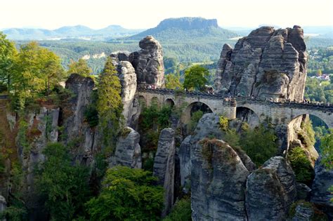 Die schweiz ist für ihre atemberaubenden landschaften bekannt und eines der populärsten reiseziele der welt. Bastei Brücke, Sächsische Schweiz Foto & Bild | world ...